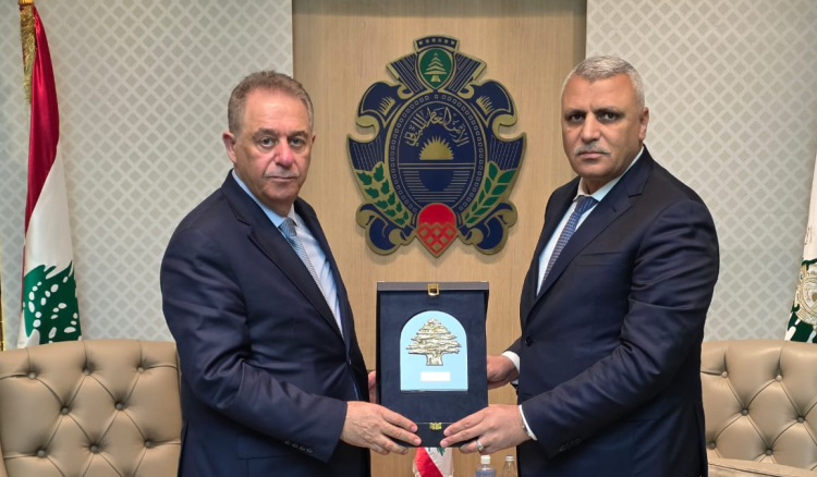 اللواء شقير يستقبل دبور في زيارة وداعية