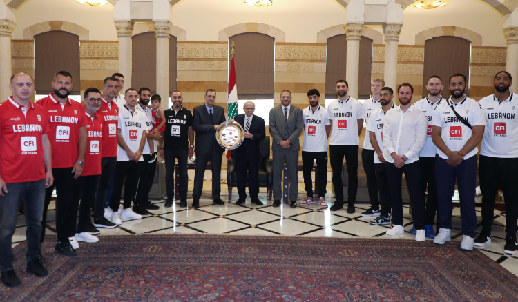 رئيس الحكومة يولم للمنتخب الوطني لكرة السلة للرجال