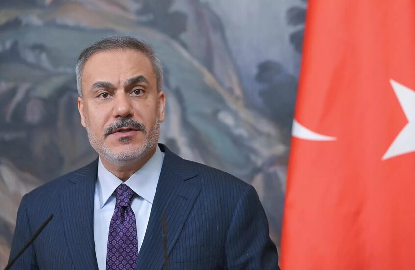 فيدان يبحث مع الشيباني وباراك تطورات الأوضاع في السويداء السورية