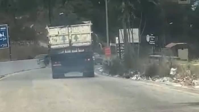 انزلاق شاحنة زفت.. وكارثة على الطّريق