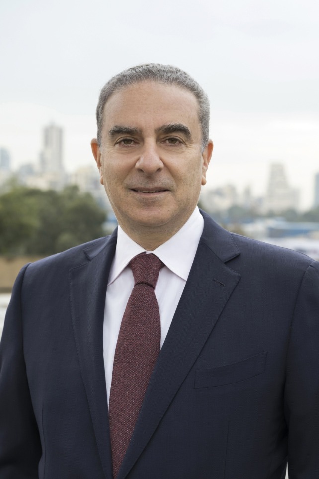 فرعون يطلق مبادرة 