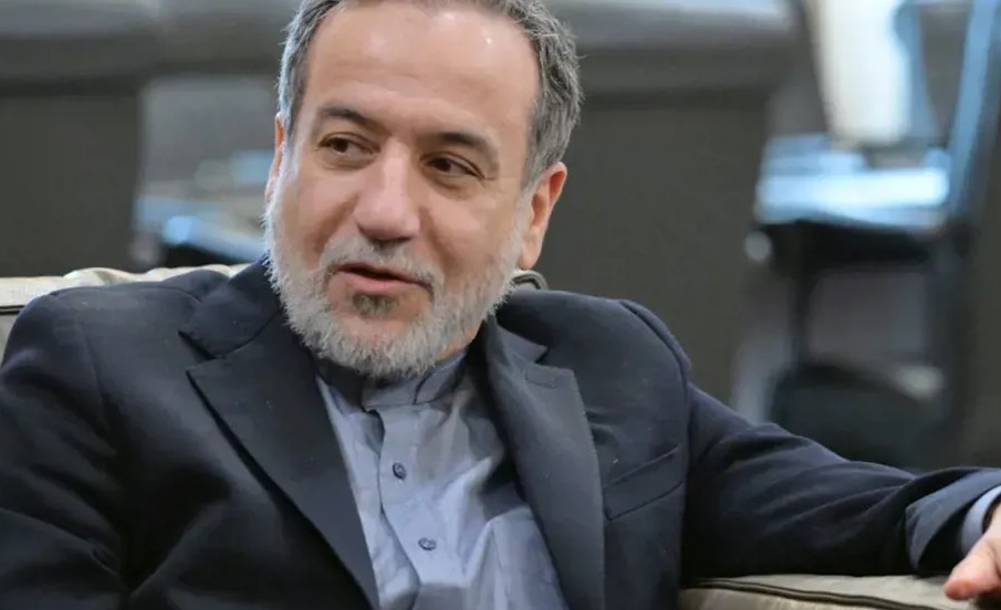 تصريحات عراقجي تستفزّ اللبنانيين ودعوات لطرد السفير الإيراني