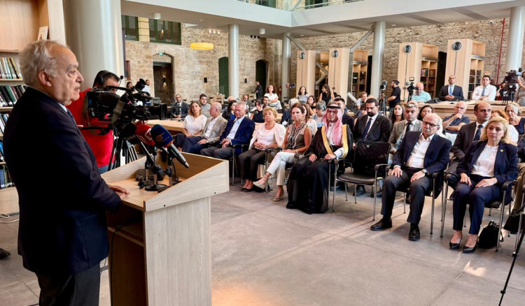 سلامة يُدرج إهراءات مرفأ بيروت على لائحة الأبنية التاريخية