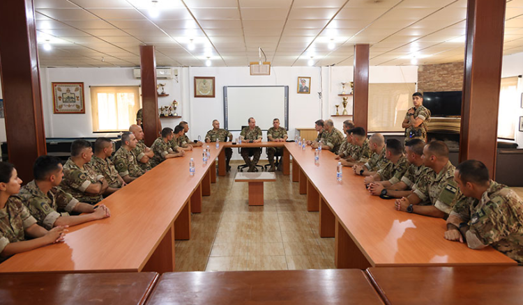 قائد الجيش: المؤسسة العسكرية ستواصل أداء مهماتها مهما بلغت الصعوبات