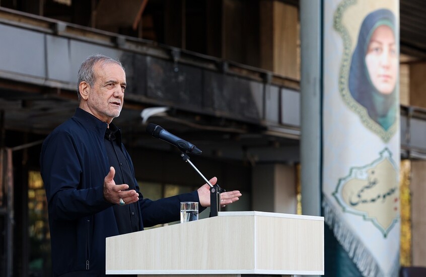 الرئيس الإيراني: من المستحيل إجبار أحد على ارتداء الحجاب أو خلعه