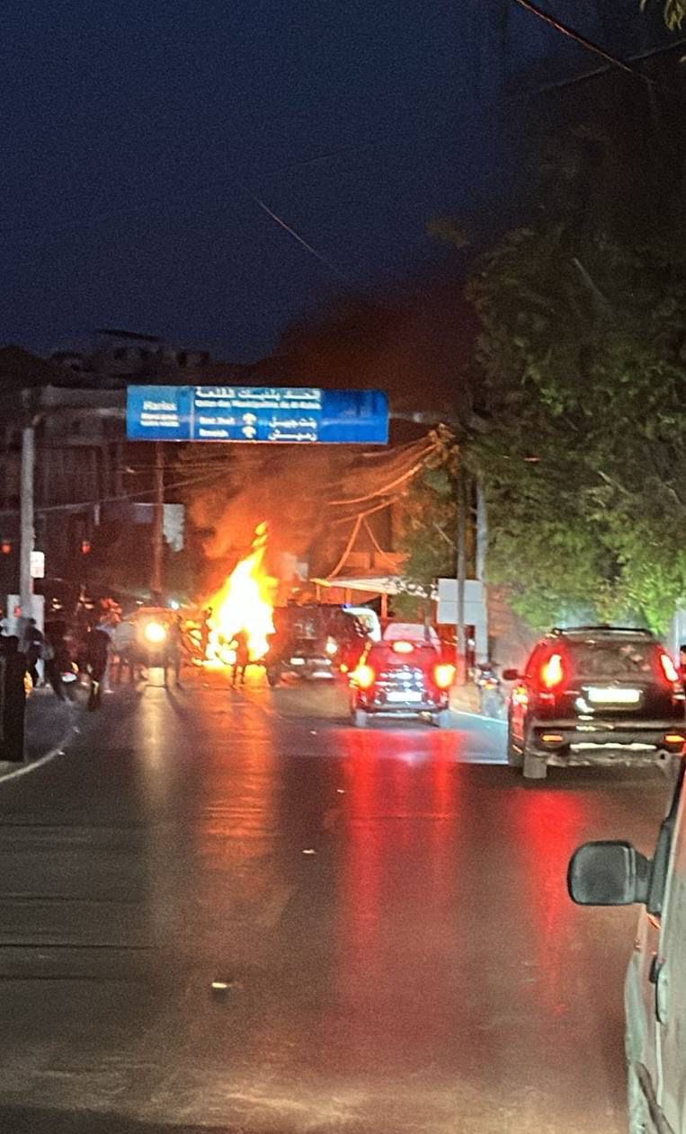 مسيرة تغير على سيارة على طريق حاريص - حداثا غرب بنت جبيل