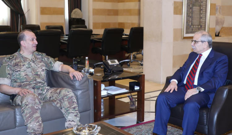 رئيس الحكومة يبحث مع قائد الجيش في الأوضاع الامنية