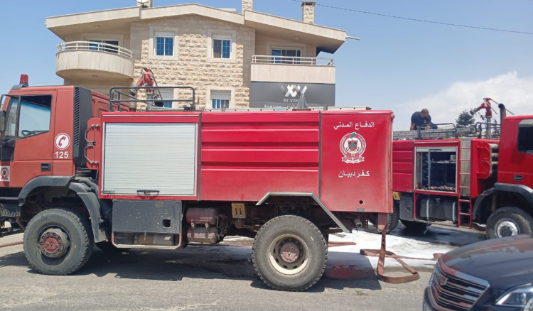 الدفاع المدني يحاصر حريقين كبيرين في فقرا والجناح وينقذ المواطنين والممتلكات