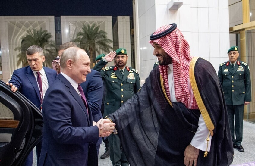 الكرملين: بوتين يبلغ ولي العهد السعودي بنتائج اتصالاته مع ترامب