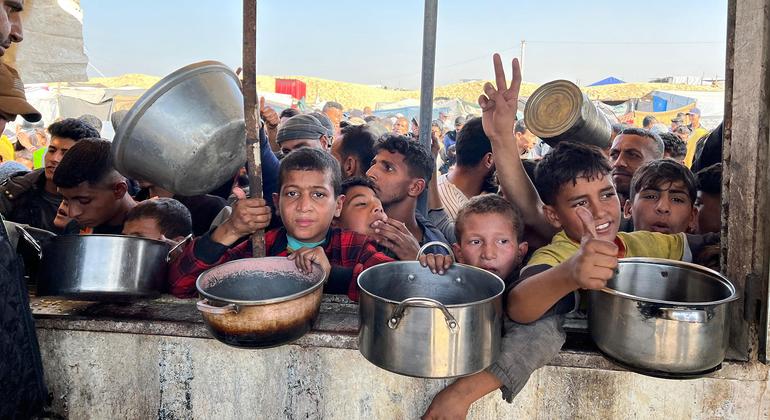 لازاريني: المجاعة آخر مصائب أهل غزة ويجب وقف التضليل والسماح بالمساعدات