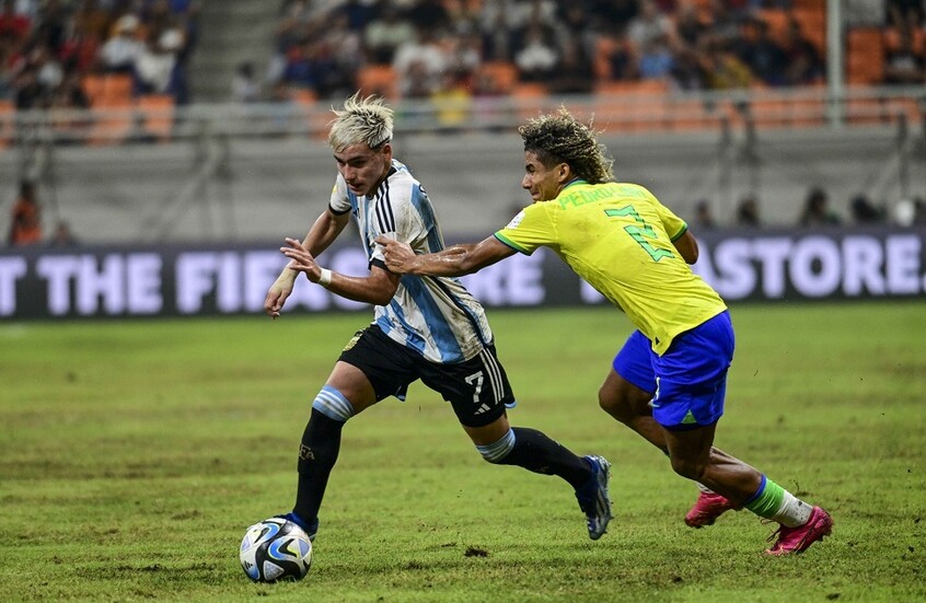 برشلونة يعثر على