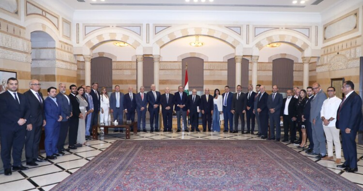 سلام يستقبل وفداً من رجال الأعمال والهيئات الاقتصادية والمحامين.. وتأكيد دعم الحكومة