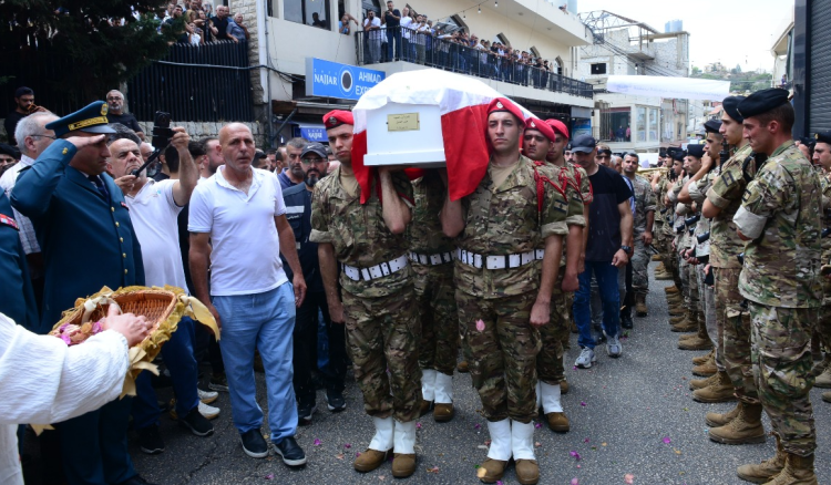 الجيش وإقليم الخروب يودعان الشهيد النقيب محمد اسماعيل