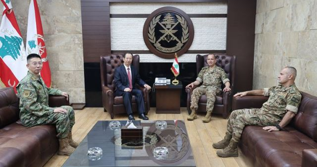 قائد الجيش يعرض الاوضاع مع السفير الصيني