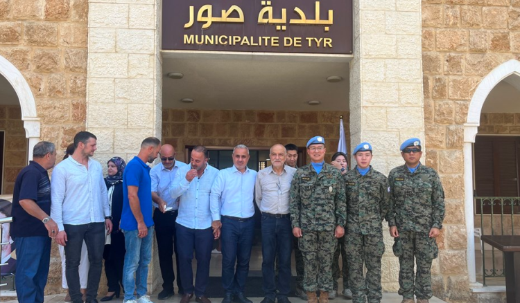 بلدية صور والكتيبة الكورية تنجزان إنارة طريق شاطئ صور الجنوبي