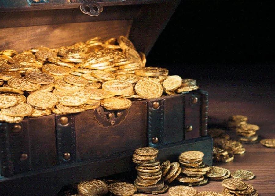 خلال نزهة... امرأة تعثر على كنز عمره 900 عام
