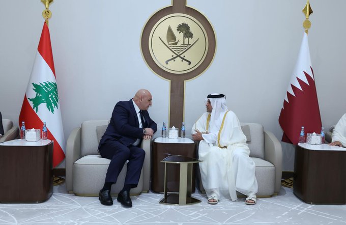 عون يصل الى الدوحة لترؤس وفد لبنان الى القمة العربية الإسلامية الطارئة