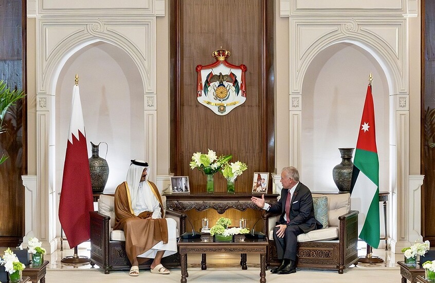 ملك الأردن وأمير قطر يؤكدان أهمية التوصل إلى حلول سياسية لأزمات المنطقة