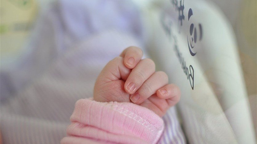 طفلة مرمية في مكب النفايات في المريجة ... هذه قصتها!