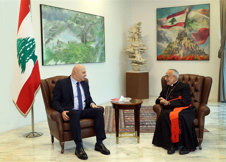 عون يتسلم من ميناسيان دعوة لاحتفال اعلان قداسة المطران اغناطيوس في الفاتيكان