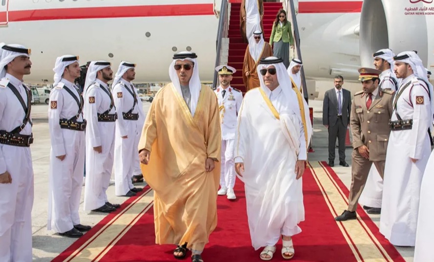 نائب رئيس دولة الإمارات يصل الدوحة