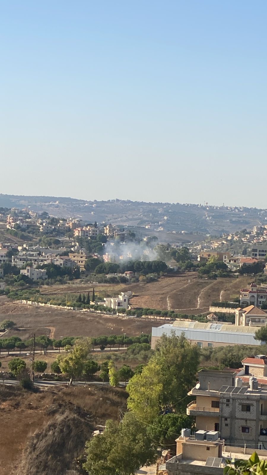 مسيرة تستهدف دراجة نارية في حي المسلخ في بنت جبيل 
وكان سبق ذلك القاء لقنابل حارقة في اجواء كل من بنت جبيل وعيترون