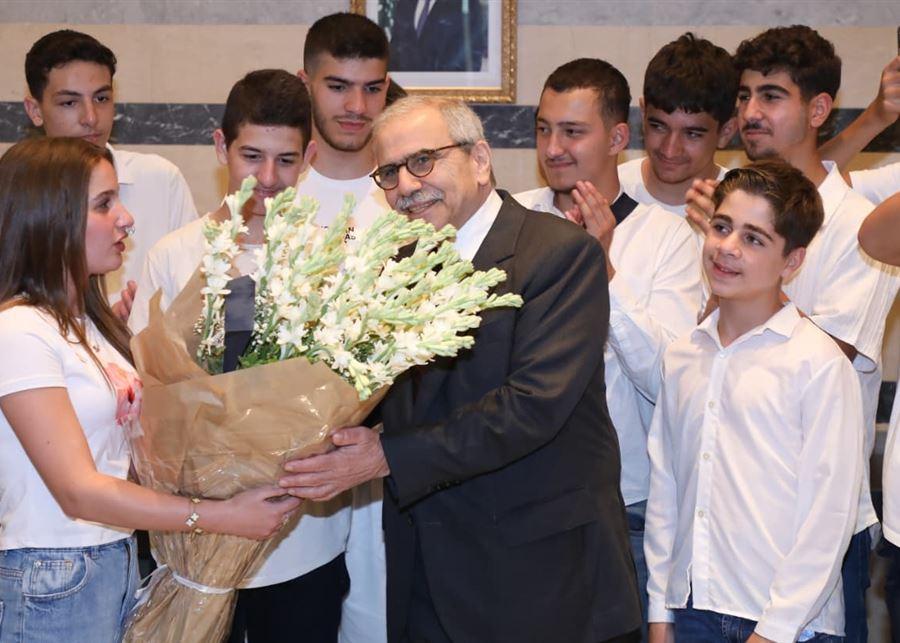 نواف سلام يستقبل إعلاميين وطلاباً: دعوة لقانون إعلام عصري وتمسك بـ السيادة والحرية