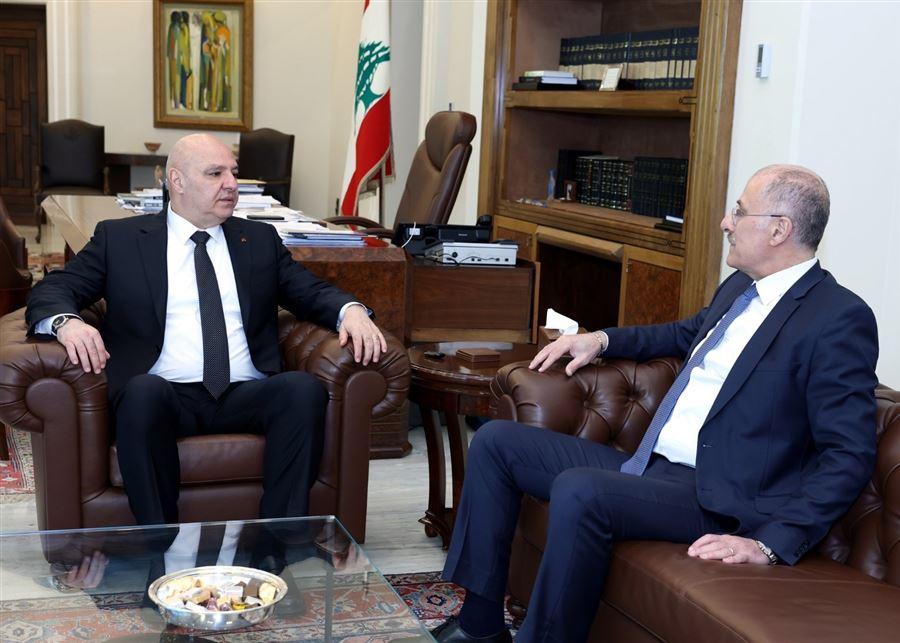 عون يعرض مع النائب عبد الله القوانين التي يدرسها البرلمان للرعاية الصحية