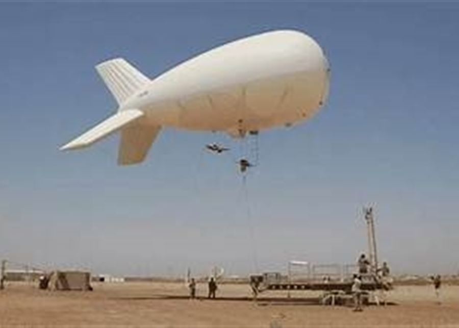 منطاد في أجواء مدينة الخيام