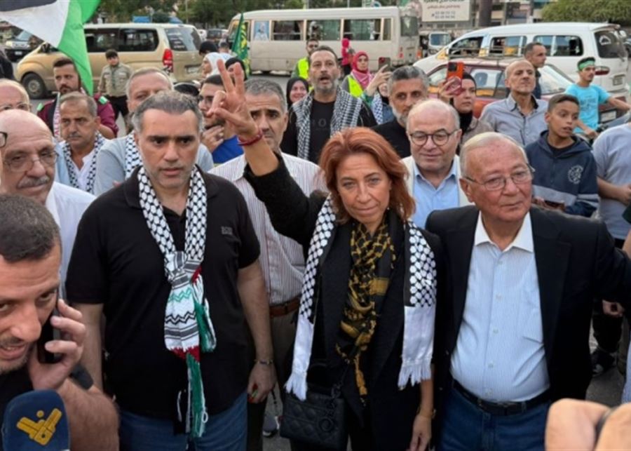 وصول لينا الطبال الى مدينتها طرابلس بعد توقيفها ضمن 