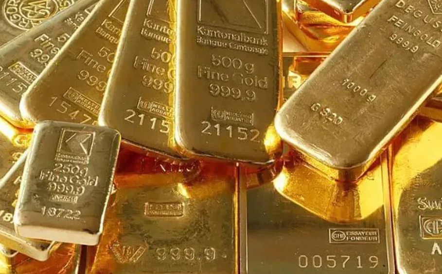 الذهب يتراجع وسط ارتفاع الدولار وترقب بيانات التضخم الأميركية