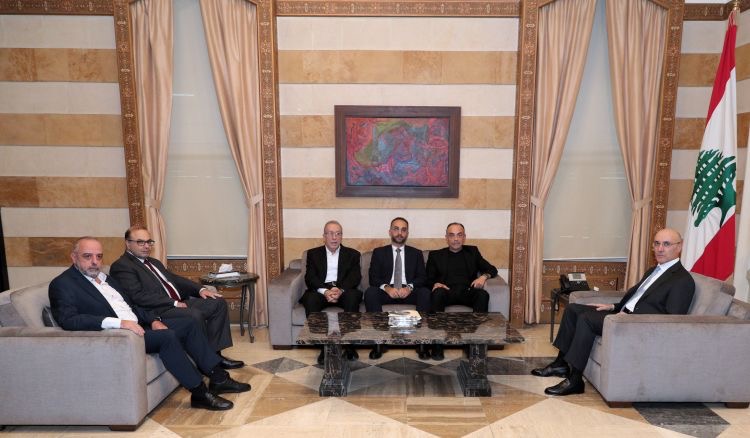 وزير الداخلية يعرض مع كبريت واقع عمل المختارين ويستقبل العلية