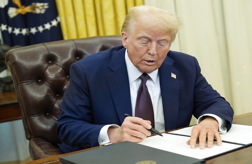 ترامب يتخذ  قراره بشأن فنزويلا وإدارته تكثف اجتماعاتها لدراسة الخيارات العسكرية المحتملة