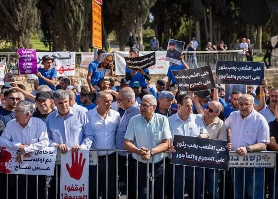 مئات المتظاهرين يحتشدون أمام مكتب نتنياهو بعد مقتل 7 من عرب إسرائيل