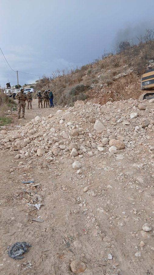 شبان يعترضون دورية للقوات الدوليه في عيتيت شرق صور