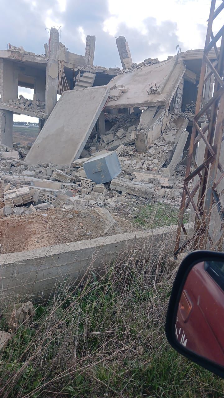 الاحتلال يفجر آخر منزل في مروحين اليوم