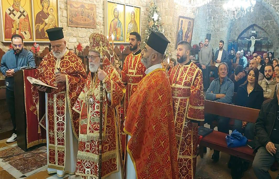 مطارنة صيدا احتفلوا بالميلاد ودعوا لإرساء السلام في لبنان