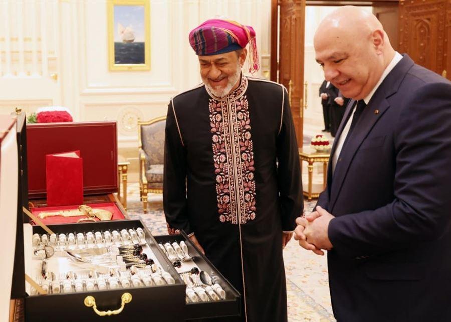 مأدبة عشاء على شرف الرئيس عون في سلطنة عمان.. وتبادلٌ للأوسمة