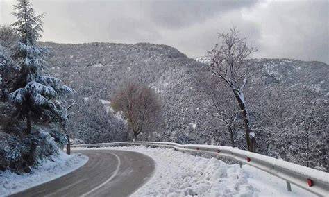 الطرق الجبلية المقطوعة بسبب تراكم الثلوج