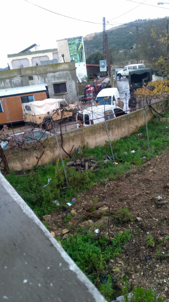 الجيش يعمل على تفتيش ثلاثة منازل في كل من بيت ياحون وكونين وبيت ليف في قضاء بنت جبيل بناء لطلب لجنة الميكانيزم وبعد اذن أصحابها