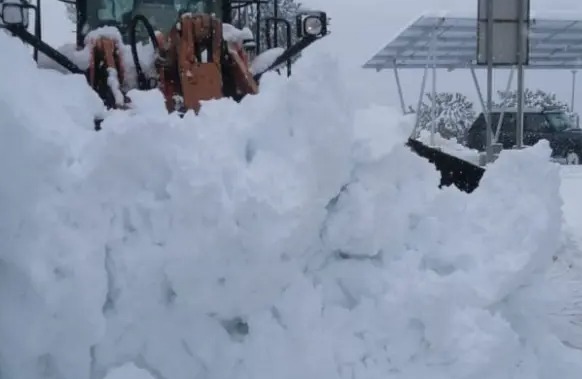 الطرق الجبلية المقطوعة بسبب تراكم الثلوج