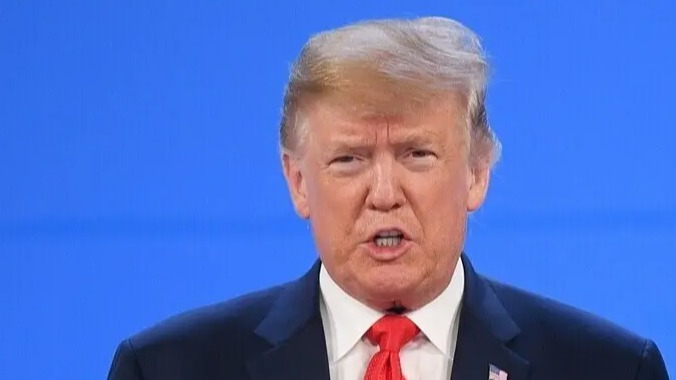 ترامب يعلن تسريع إنتاج الأسلحة الأميركية