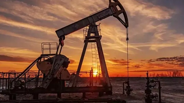 تراجع أسعار النفط بعد تصريحات مطمئنة من ترامب حول إيران
 شهدت أسعار النفط انخفاضا تجاوز 3% اليوم بعد تصريحات للرئيس الأميركي دونالد ترامب بددت مخاوف العمل العسكري ضد إيران، وتأثير ذلك على الإمداد، بحسب وكالة 