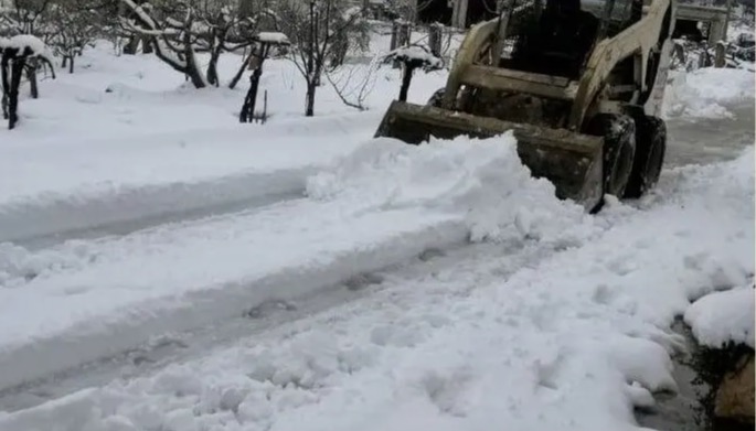 الطرق الجبلية المقطوعة جراء تراكم الثلوج