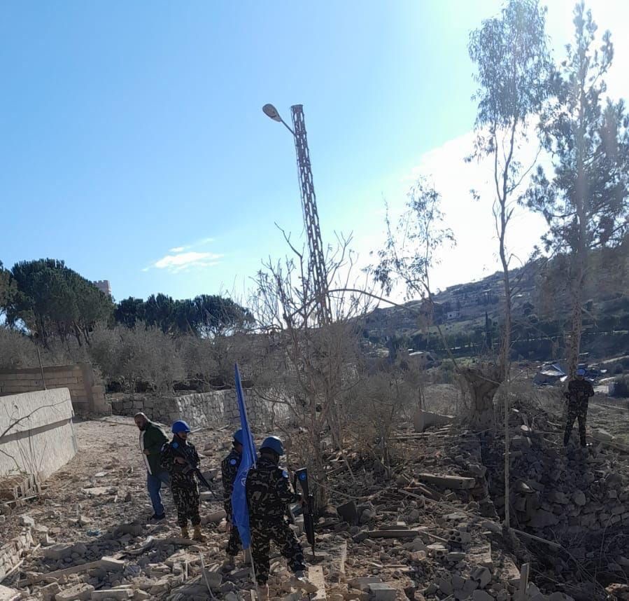 قوة اسرائيلية تفجر منزلا في مركبا ودورية من اليونيفيل تتفقد المكان