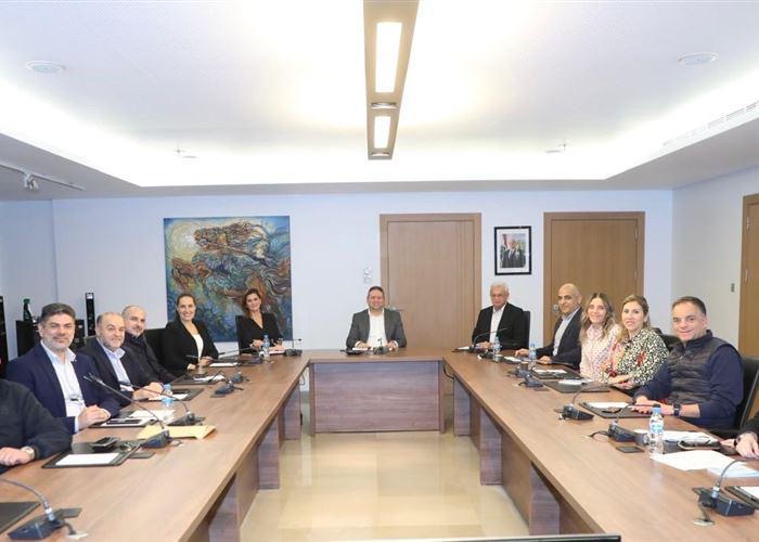 تجمع الشركات اللبناية يحذر من تداعيات خطرة
على الإقتصاد والمجتمع جراء زيادة الضرائب والرسوم لتمويل الرواتب