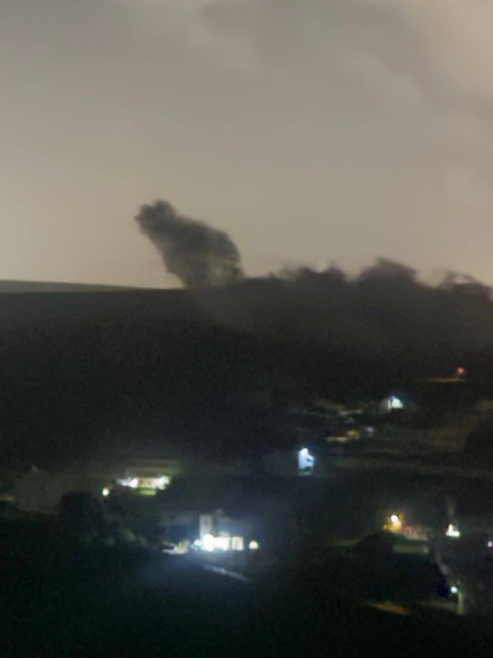 فجرا تفجير في بلدة يارون وغارات تغطي ثلاث مناطق جنوبية في تبنا وقرب انصار ومرتفعات الريحان