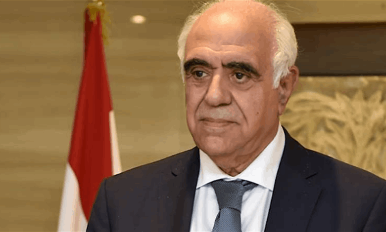 القصيفي يطمئن على صحافيين أصيبوا خلال تغطية غارات قناريت ويشيد بثباتهم