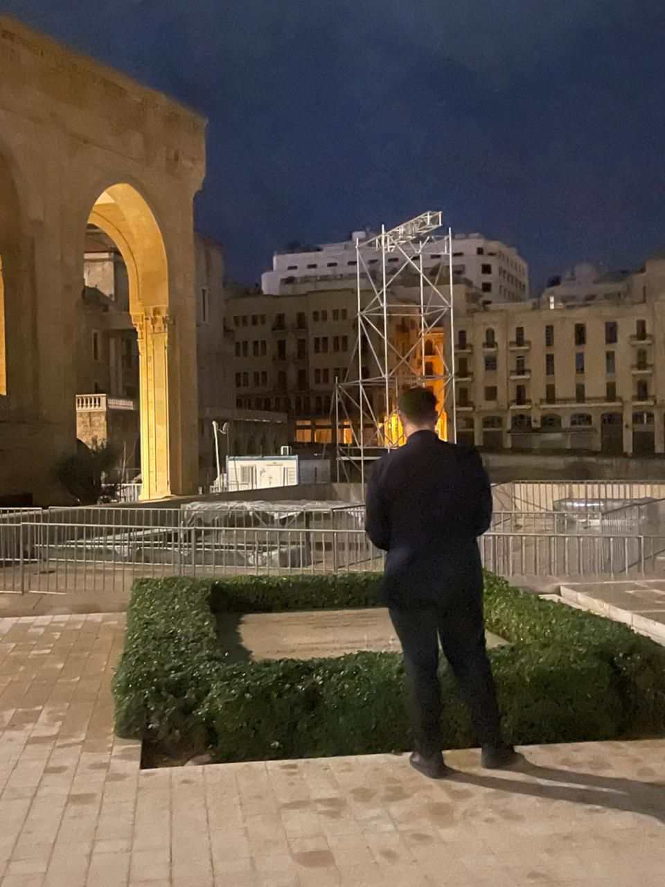 فهد رفيق الحريري يزور ضريح والده في بيروت