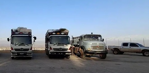 الجيش: دهم منازل مطلوبين في تل الأبيض وضبط معمل نقال لتصنيع الكبتاغون